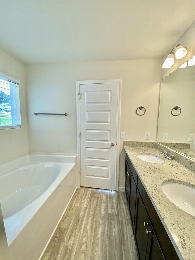 Building Photo - 663 Carlton Pointe Dr