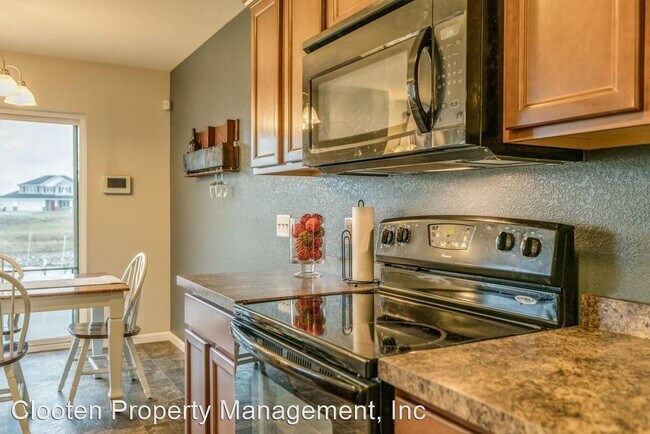 Building Photo - 3 br, 3 bath House - 2104 Marina Rd SE