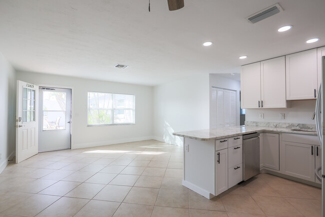 Bright and airy Living Room - 13431 Heald Ln