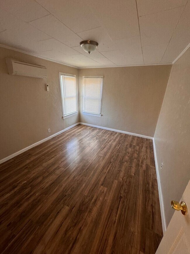 Building Photo - 2 br, 1 bath House - 405 S Union  (424)