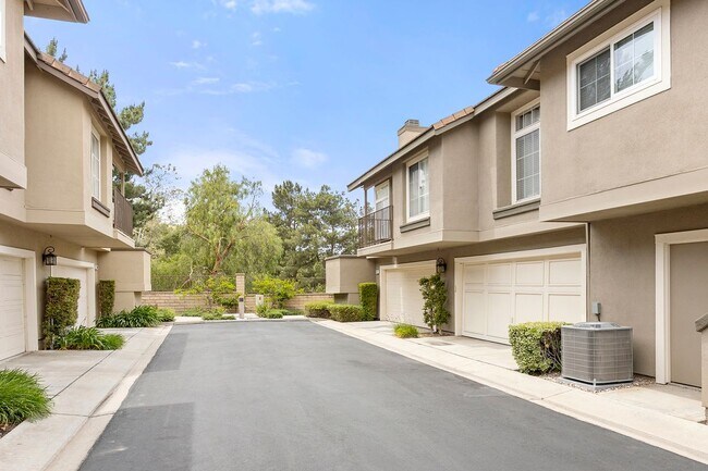Foto del edificio - 631 S Glenhurst Dr