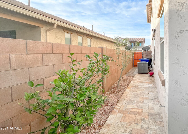 Foto del edificio - 118 E Canyon Way