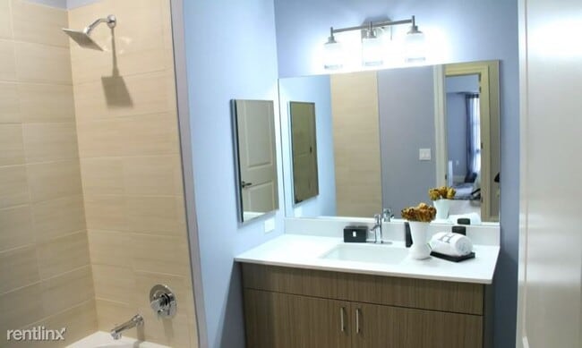 Foto del edificio - 575 Park Plaza Dr
