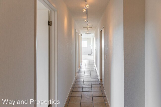 Building Photo - 2 br, 2 bath House - 305 Lighthouse Ave, U...