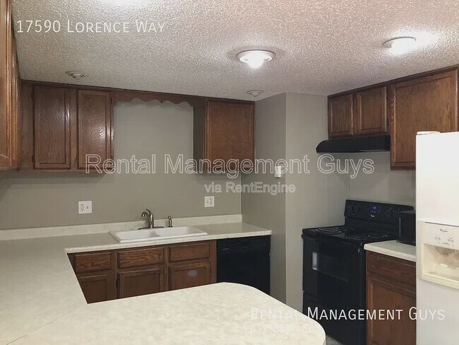 Foto del edificio - 17590 Lorence Way