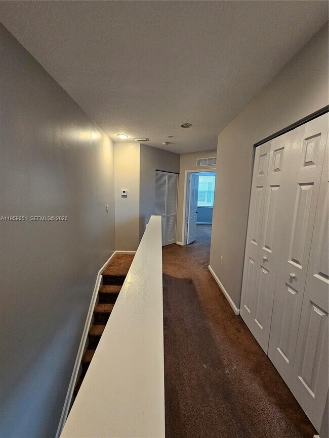 Foto del edificio - 1033 NE 17th Way