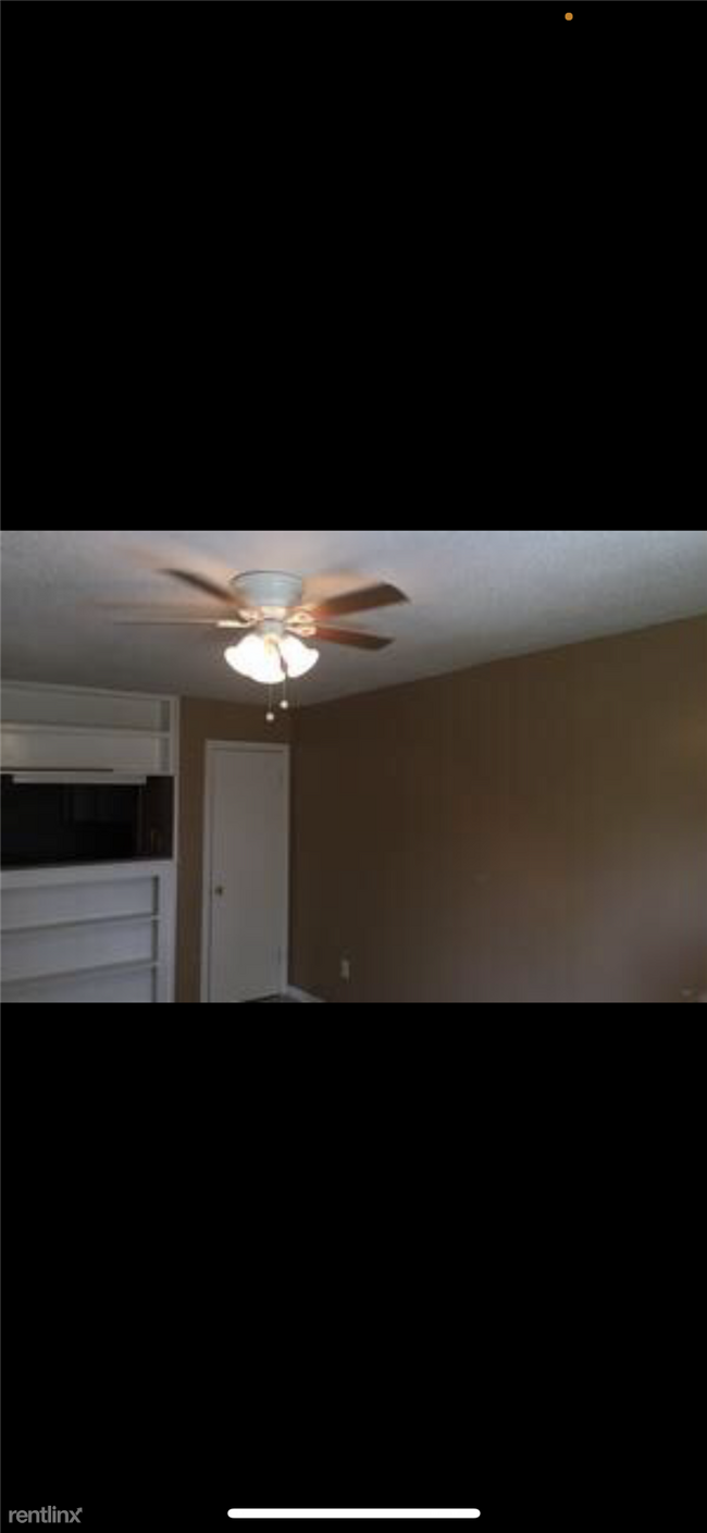 Foto del edificio - 2 br, 1 bath Duplex - 9440 Coffee Street A