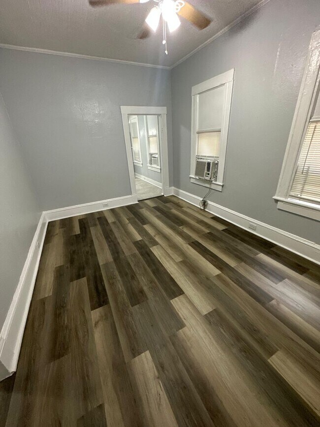 Foto del edificio - Fully Renovated 2/1 -Single Family Availab...