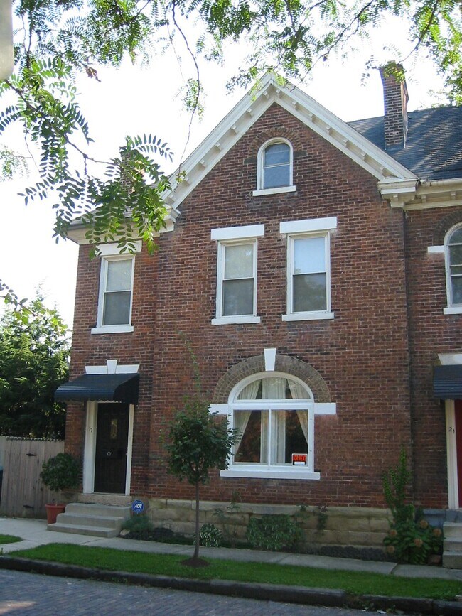 Front of House - 17 W Kossuth St