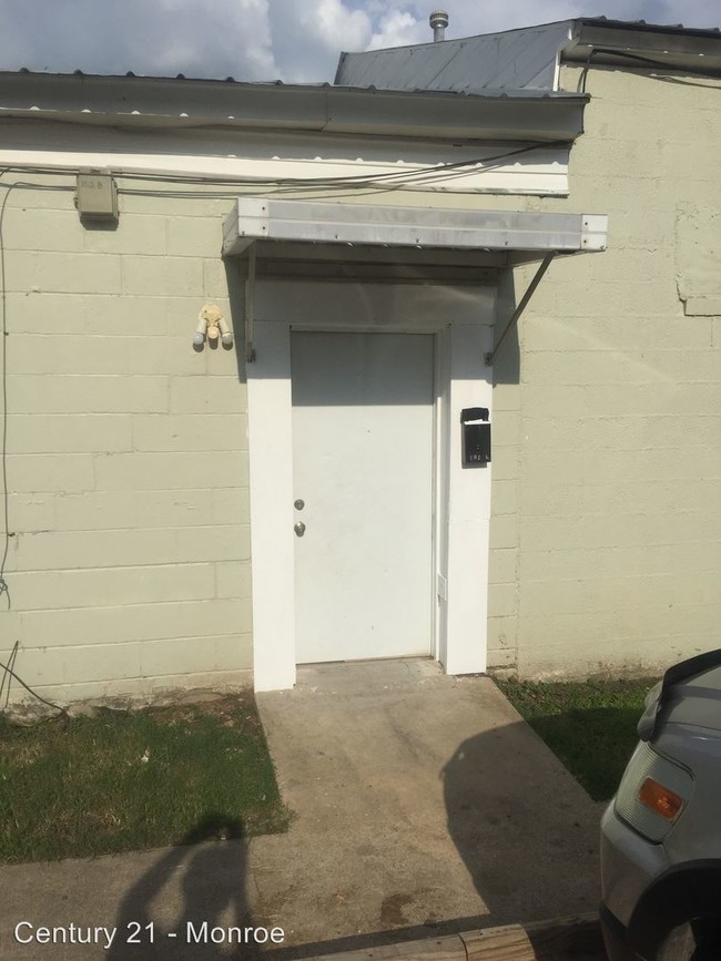 Building Photo - 102 Montgomery Ave