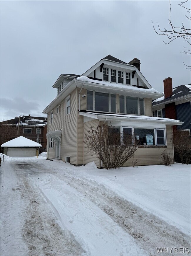 Foto del edificio - 107 Humboldt Pkwy