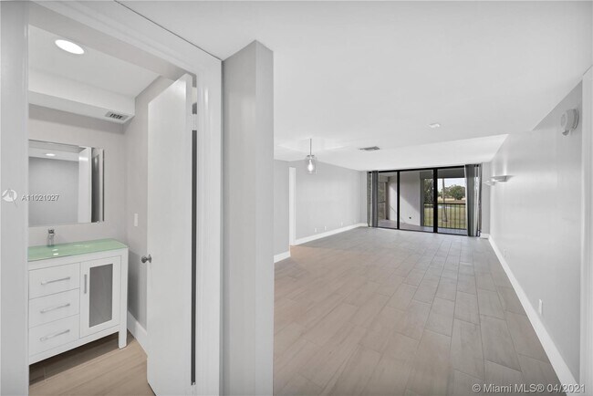 Building Photo - 16400 Golf Club Rd