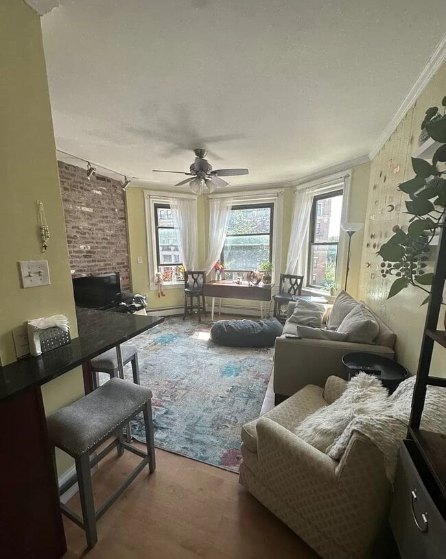 Building Photo - Perfect Fenway 2bed with Heat/hot water and gas included!