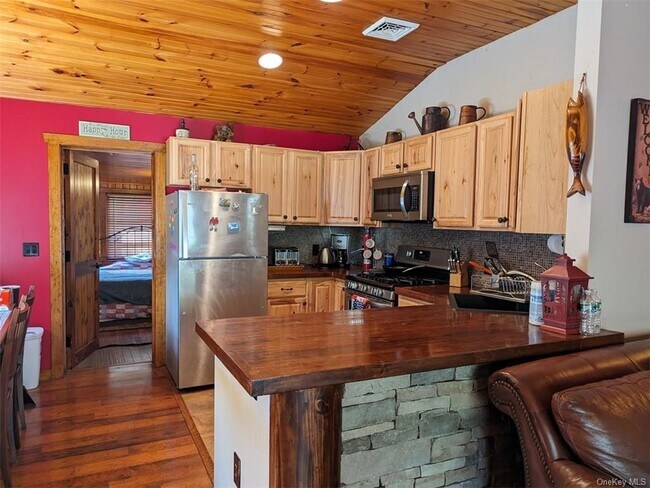 Building Photo - 111 Minisink Trail
