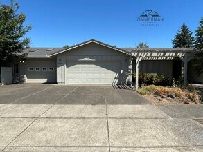 Building Photo - 2825 Ione Ave