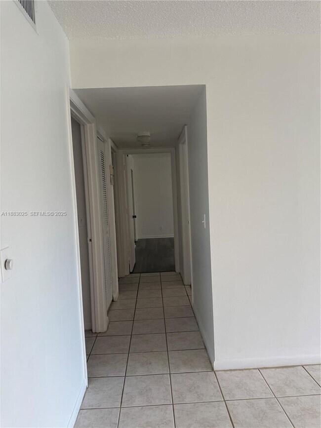 Foto del edificio - 1101 Green Pine Blvd