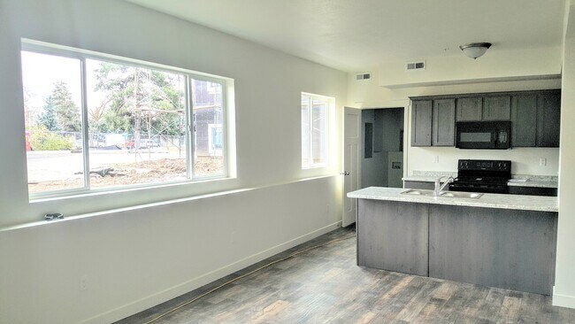 Big windows, lots of sun light! - 674 W Meadow Dr