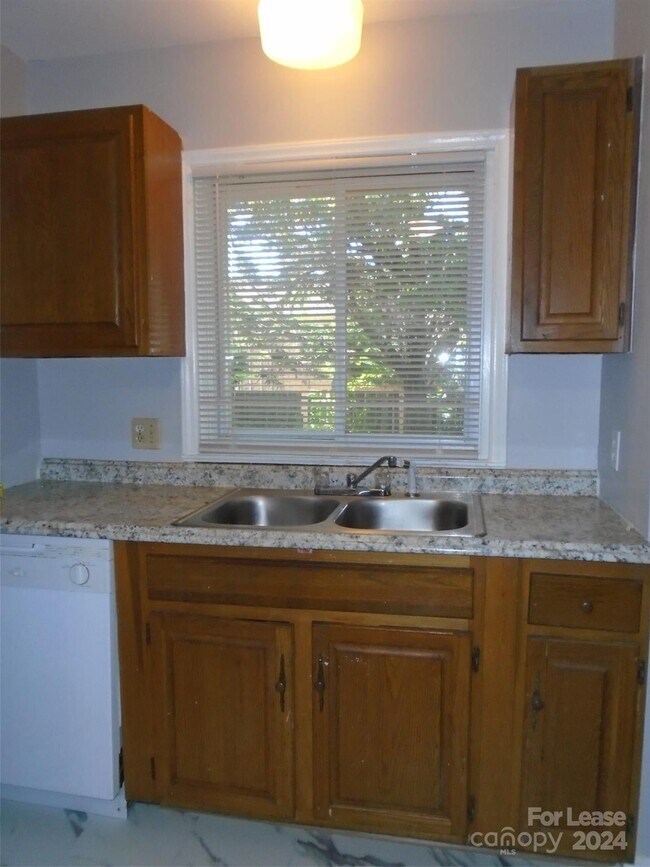 Foto del edificio - 4024 Rosehaven Dr