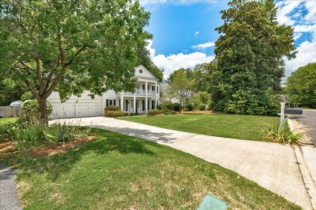 Foto del edificio - Welcome to this stunning 4-bedroom, 3-bath...