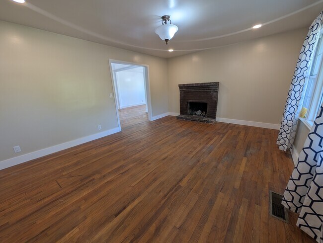 Foto del edificio - 427 Crossway Rd