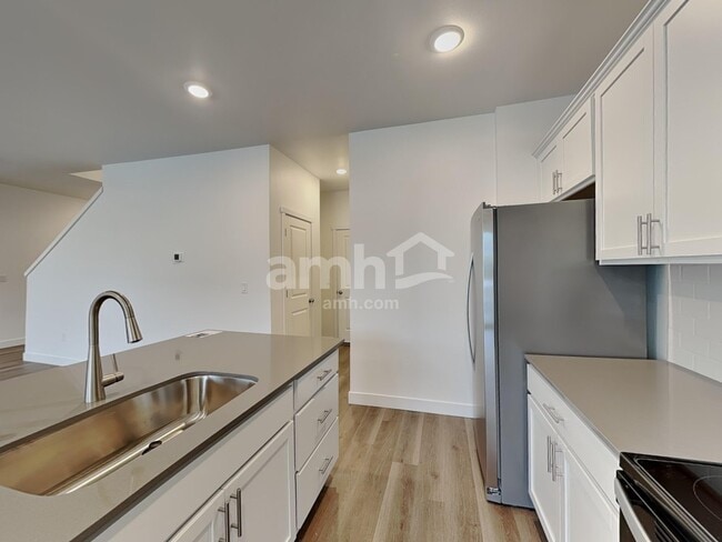 Building Photo - 4904 85th Dr NE