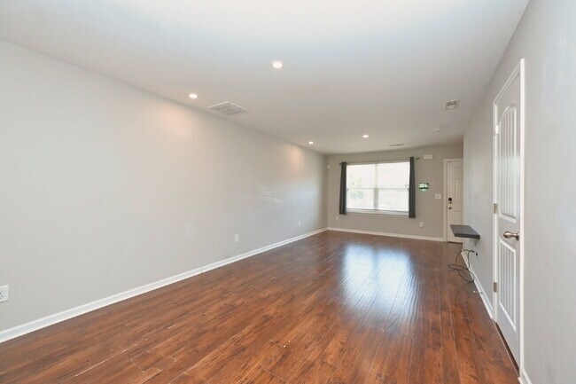 Foto del edificio - Minutes to Nashville! Stylish 2BR/2.5BA Goodlettsville Townhome