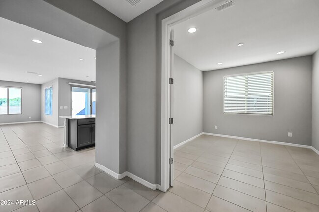 Foto del edificio - 7144 W Coles Rd
