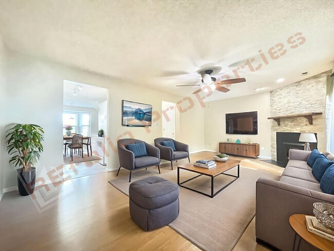 Building Photo - Cozy 3 Bedroom 2.5 Bath End unit Townhome ...