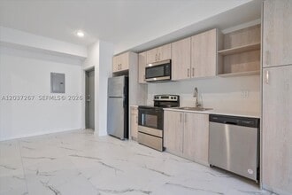 Building Photo - 420 SW 7th St