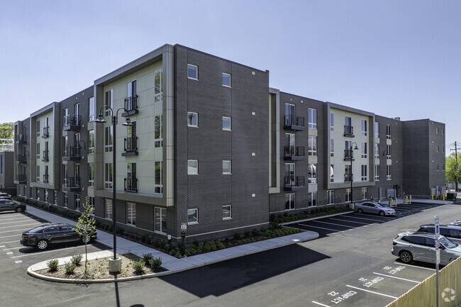 Building Photo - The Vale