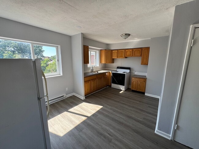 Building Photo - 14520 Milverton Rd
