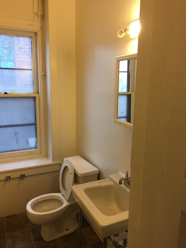 Primary Photo - 150 S 5th St