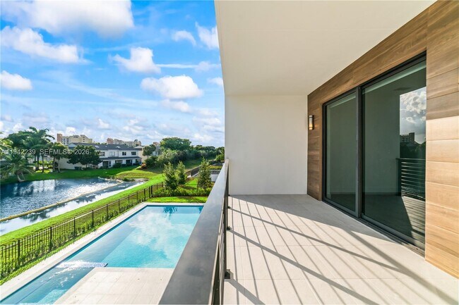 Foto del edificio - 16680 Botaniko Dr N