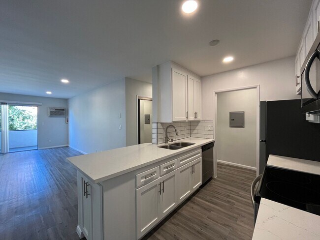 Foto del interior - 1635 N Martel Ave