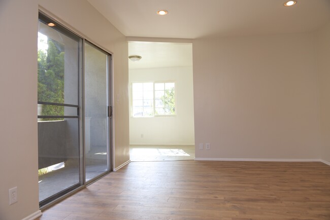 living rm with patio into Kitchen - 2223 Hauser Blvd