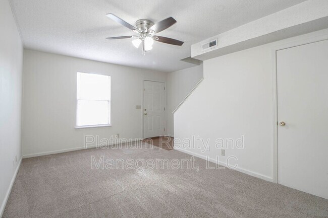 Foto del edificio - 117 Hickory Trace Rd
