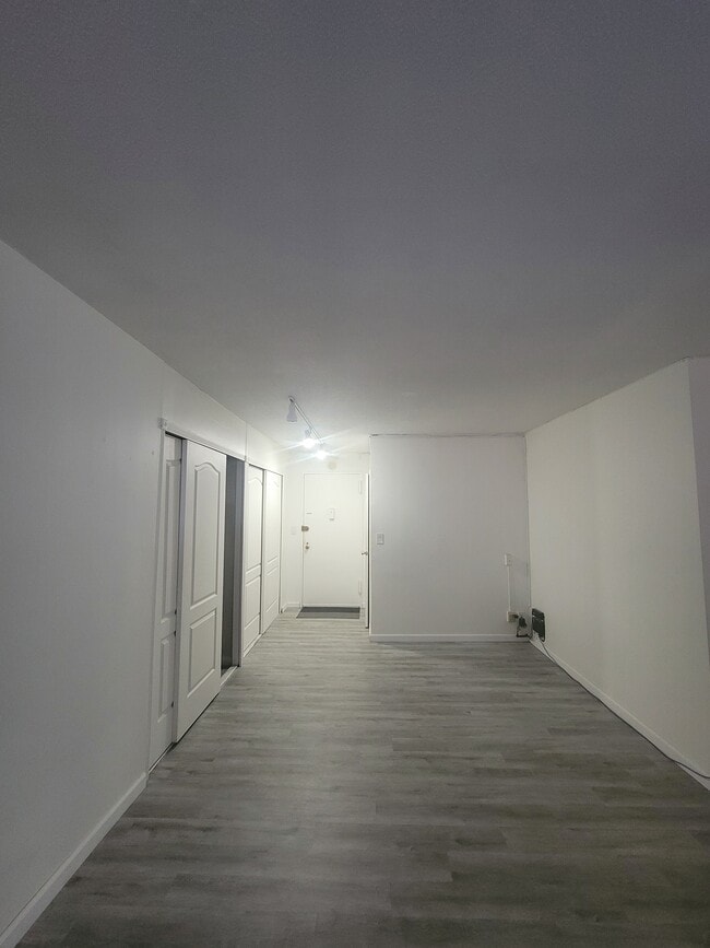 Building Photo - 201 St Pauls Ave
