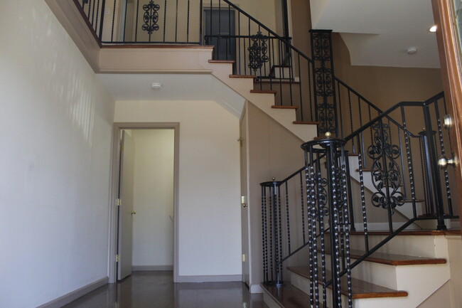 Entry - 45 Woodside Ave