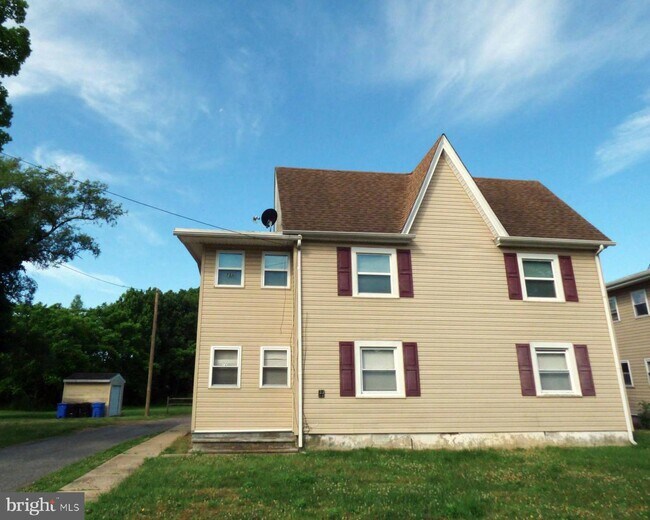 Building Photo - 72 N Railroad Ave