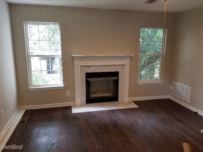 Building Photo - 3 br, 2.5 bath House - 736 Bowman Street