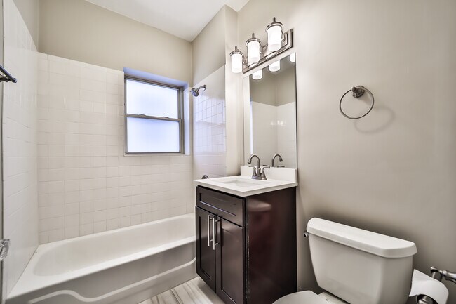 Foto del edificio - 728 W Waveland Ave