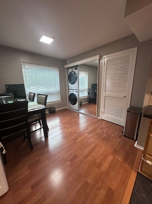 Foto del edificio - 423 Christopher Ave