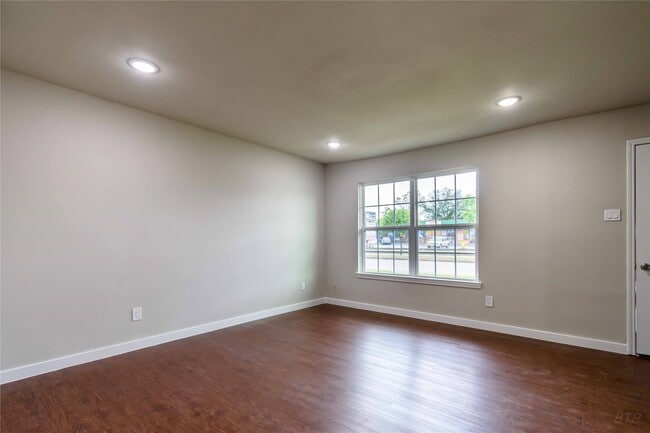 Building Photo - 12046 Beechnut St