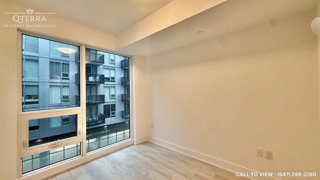 Photo du bâtiment - 2450 Old Bronte Rd