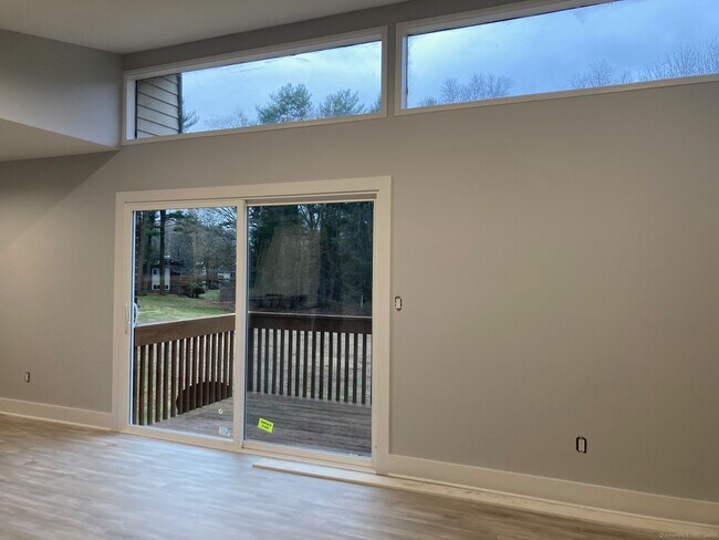 Foto del edificio - 229 Bacon Pond Rd