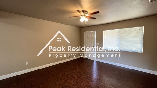 Building Photo - Wonderful Orangevale 3bd/1ba Duplex with 1...