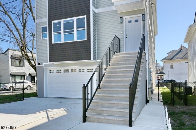 Building Photo - 113 Albion St