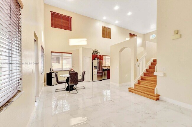Foto del edificio - 20487 NW 12th Ave
