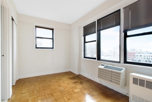 Building Photo - 135 3rd Ave