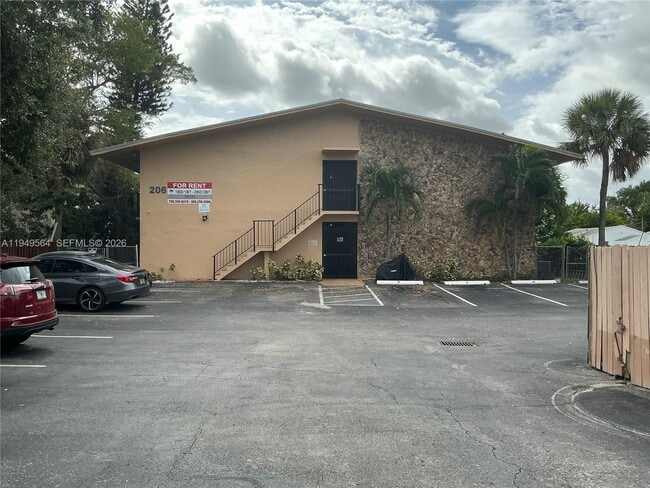 Building Photo - 206 NE 3rd St
